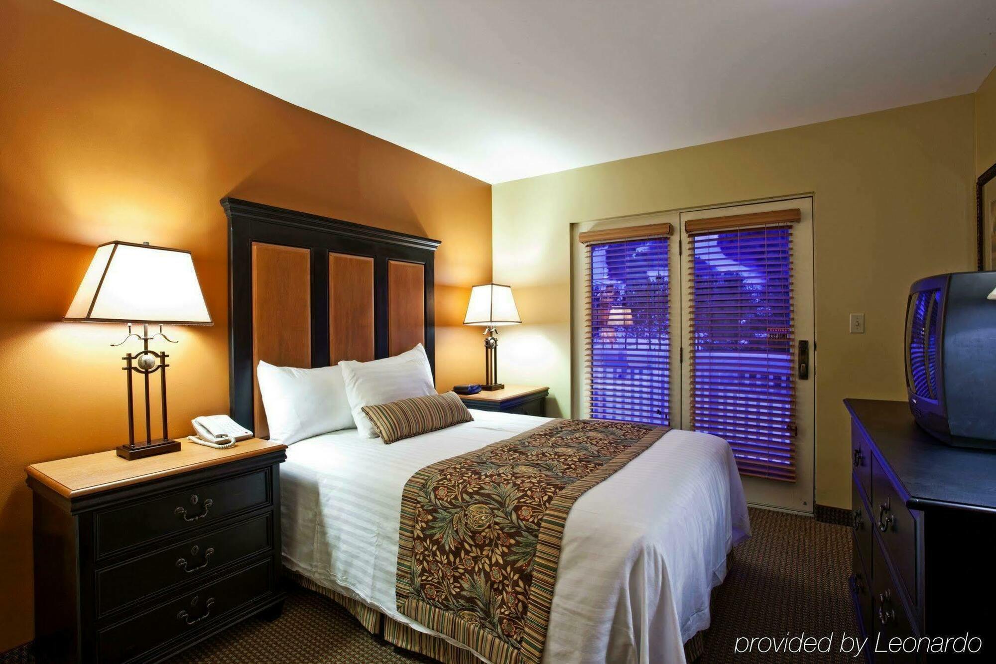 Holiday Inn Club Vacations Mount Ascutney Resort Brownsville Room photo